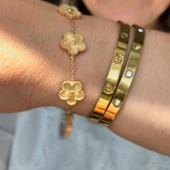 Gold 5 motif Floral clover Bracelet 18kt plated designer loom and style - Picture 3 of 4